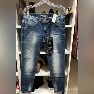 Express Vintage Rerock cropped jeans size 8
Pristine condition